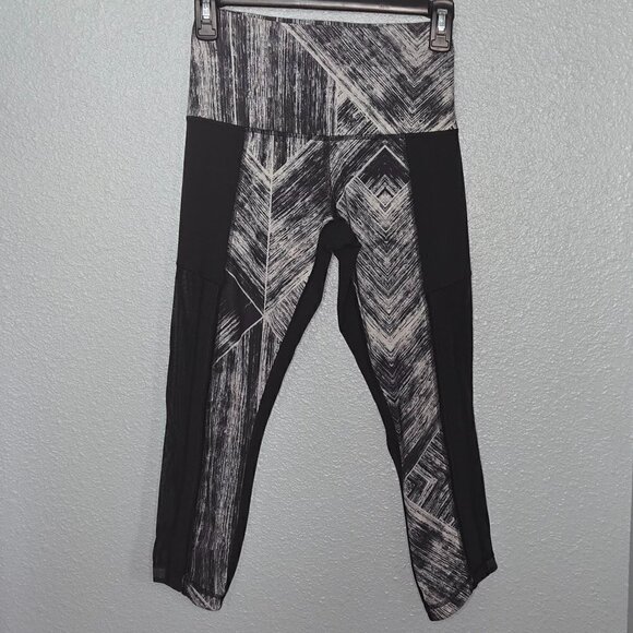 Lululemon Hot To Street Crop - 4 Heat Wave White Black / Black *Small flaw - Picture 4 of 8